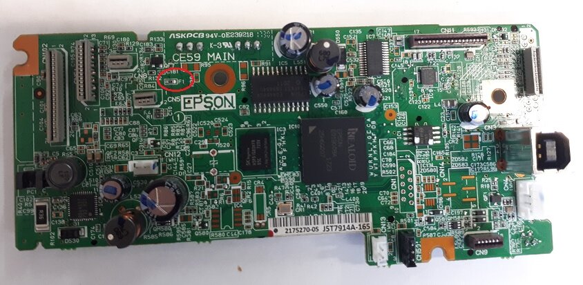 На фото в кружке отмечен сгоревший предохранитель F1 номиналом 1.5А. 
Эта неисправность проявляется в принтерах Epson серии ХР, например, XP-33, XP-103, XP-203, XP-206, XP-303, XP-306, XP-313, XP-323, XP-332, XP-340, XP-342, XP-403, XP-406, XP-413, XP-430, вот не реферальная ссылка на этот предохранитель https://ru.aliexpress.com/item/1606010541.html?spm=a2g0s.9042311.0.0.7a9533edYZKkdj это для тех кто в своих силах может разобрать принтер и перепаять его. И дополню в моем случае, краской залито не чего не было и шлейфы были целы. Такой ремонт мне обошелся в 220 рублей.