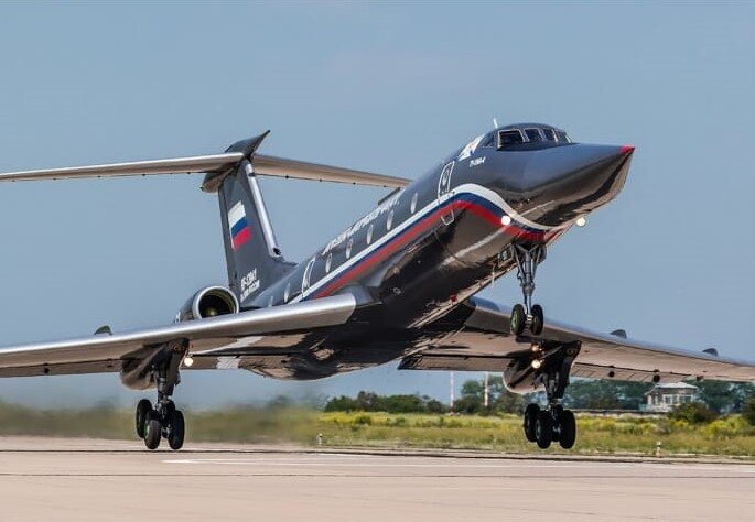 Это Ту 134-УБЛ с кабиной унифицированной с ТУ-22М3 и ТУ-160,  для обучение курсантов.