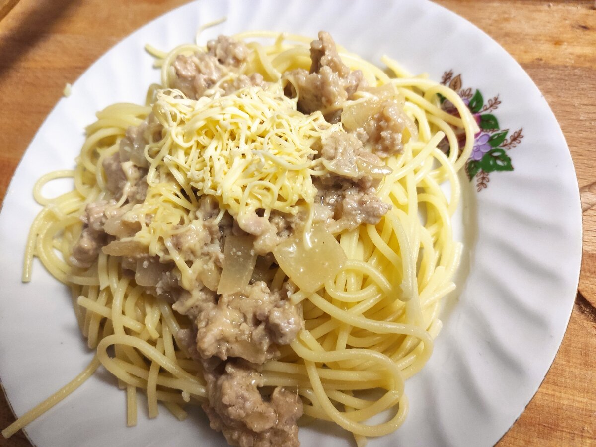 Фарш, сыр и чеснок.