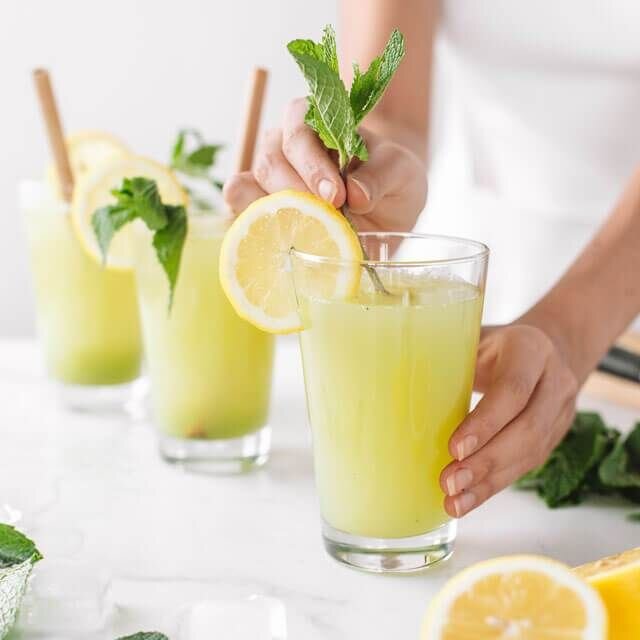 Чем полезен лимонад. Домашний лимонад. Лимонад минт. Лимонад вкусно. Лимонад в домашних условиях
