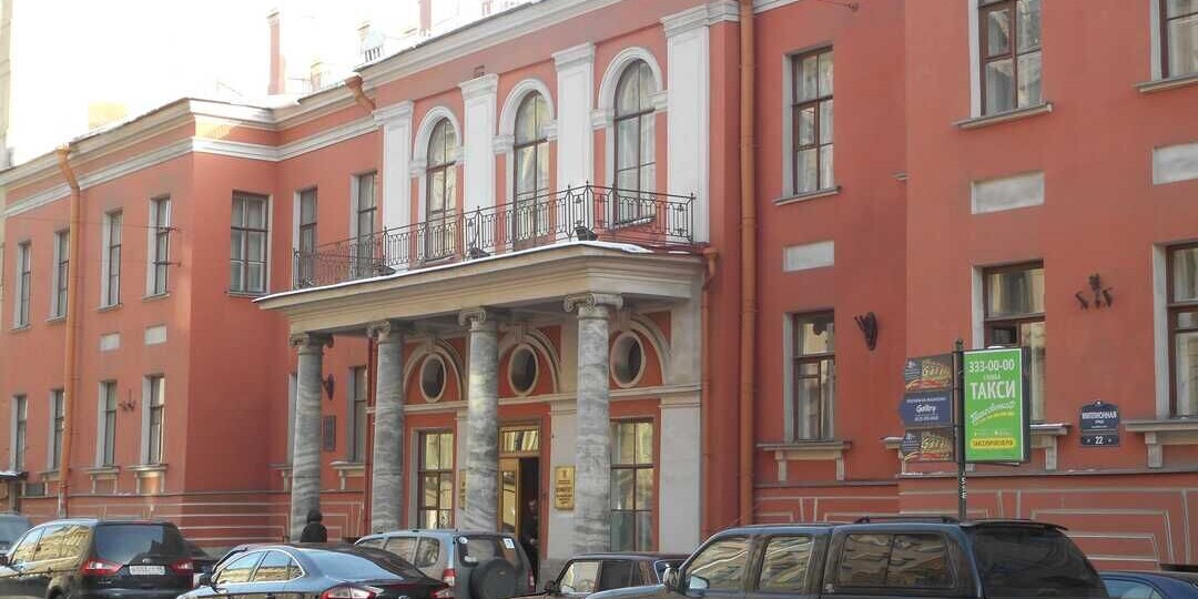 Миллионная улица Санкт-Петербурга. Что скрыто за окнами её домов