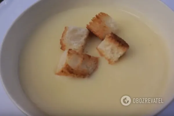 Подаем суп с сухариками