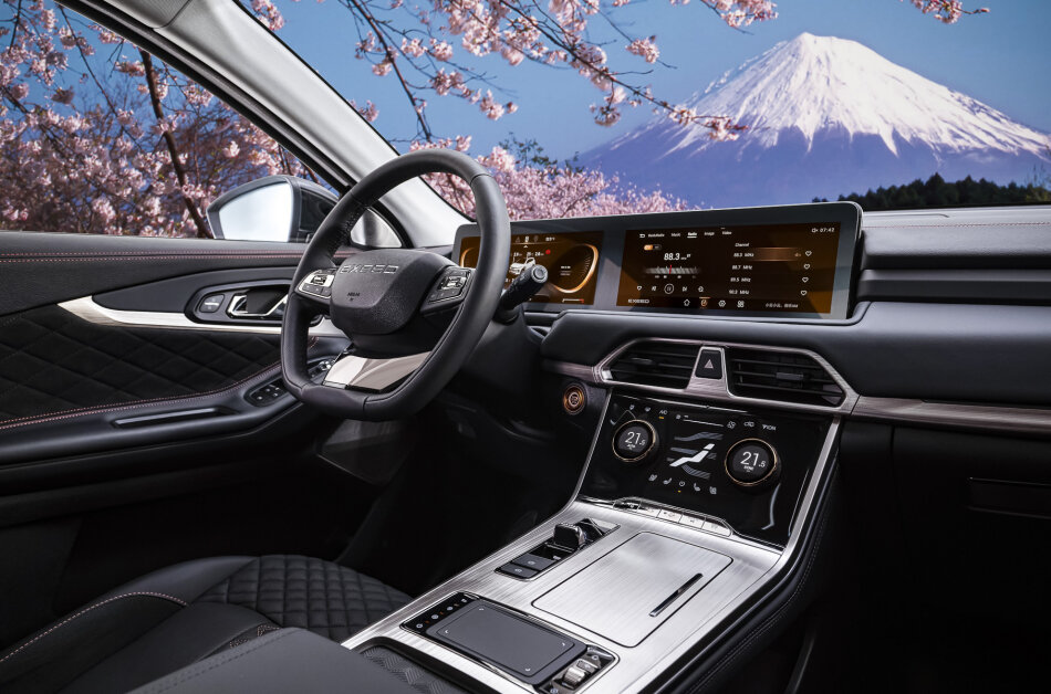 Интерьер обновленного Exeed TXL для России