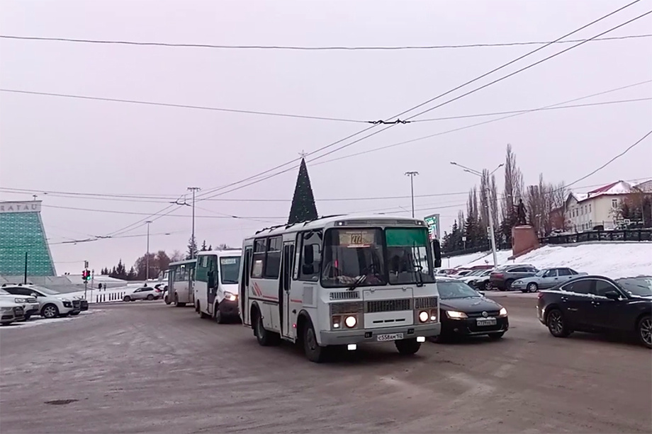 В ИП Искалин считают, что цель властей – выдавить с рынка частников, пустив на популярные маршруты государственного перевозчика. Кадр из видео: «ТРАНСПОРТ. ГОРОД УФА»/YouTube