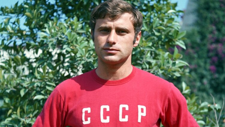 Завершил карьеру в 27 лет...