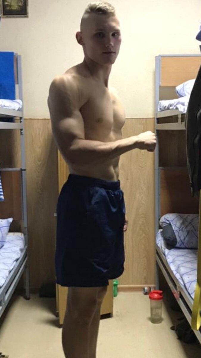 Только набирал вес , на фото 74-76 кг при росте 1.83.