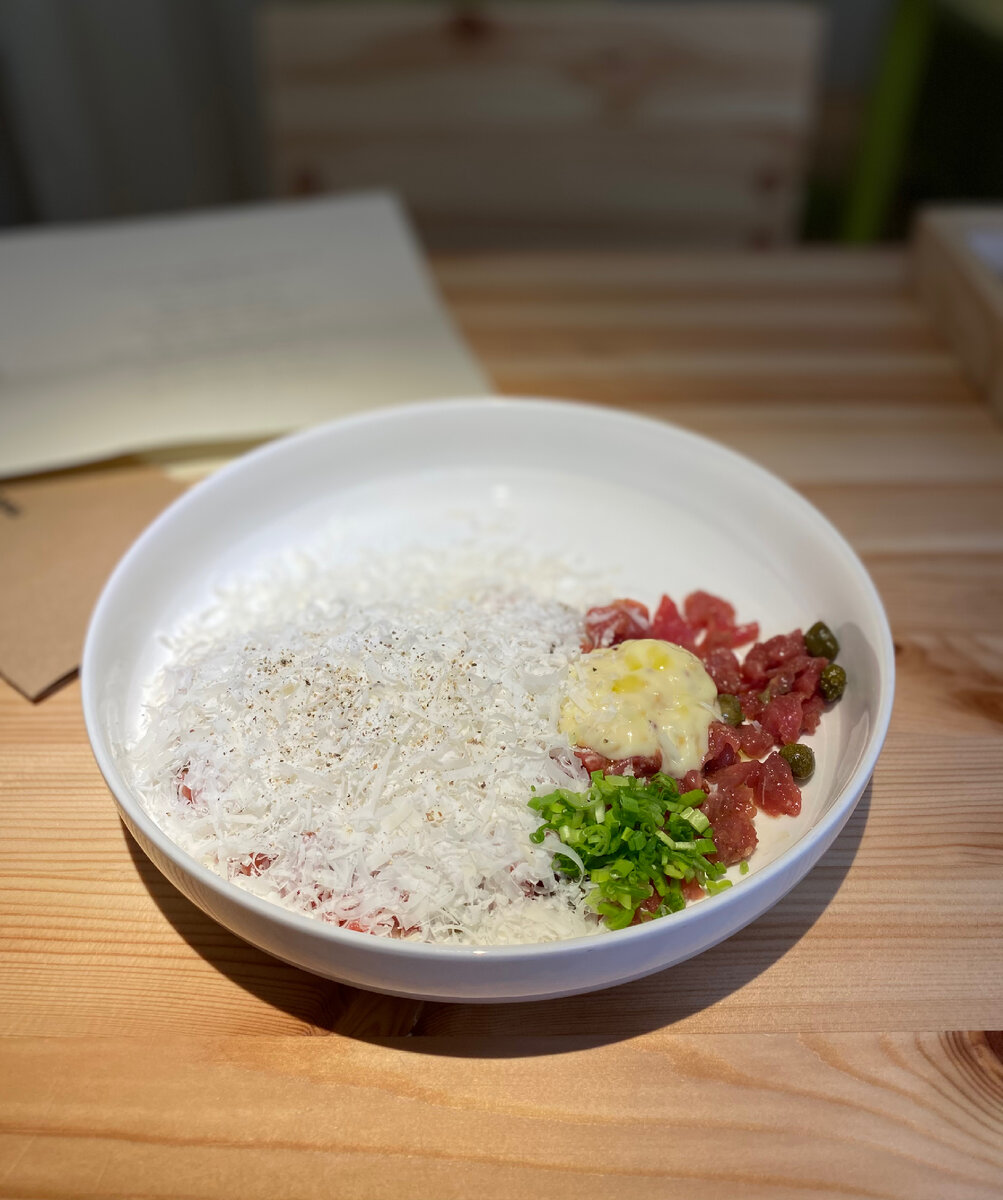 Тартар из говядины с взбитой горчицей и каперсами - 540р