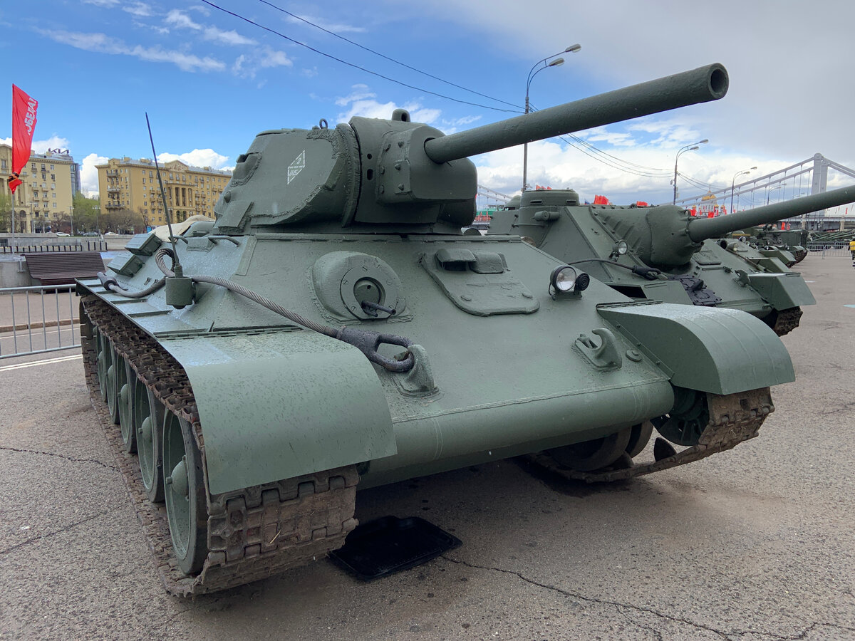 В парке Горького снова собрали военную технику (часть 1 – танки, САУ,  тягачи) | Moustank | Дзен