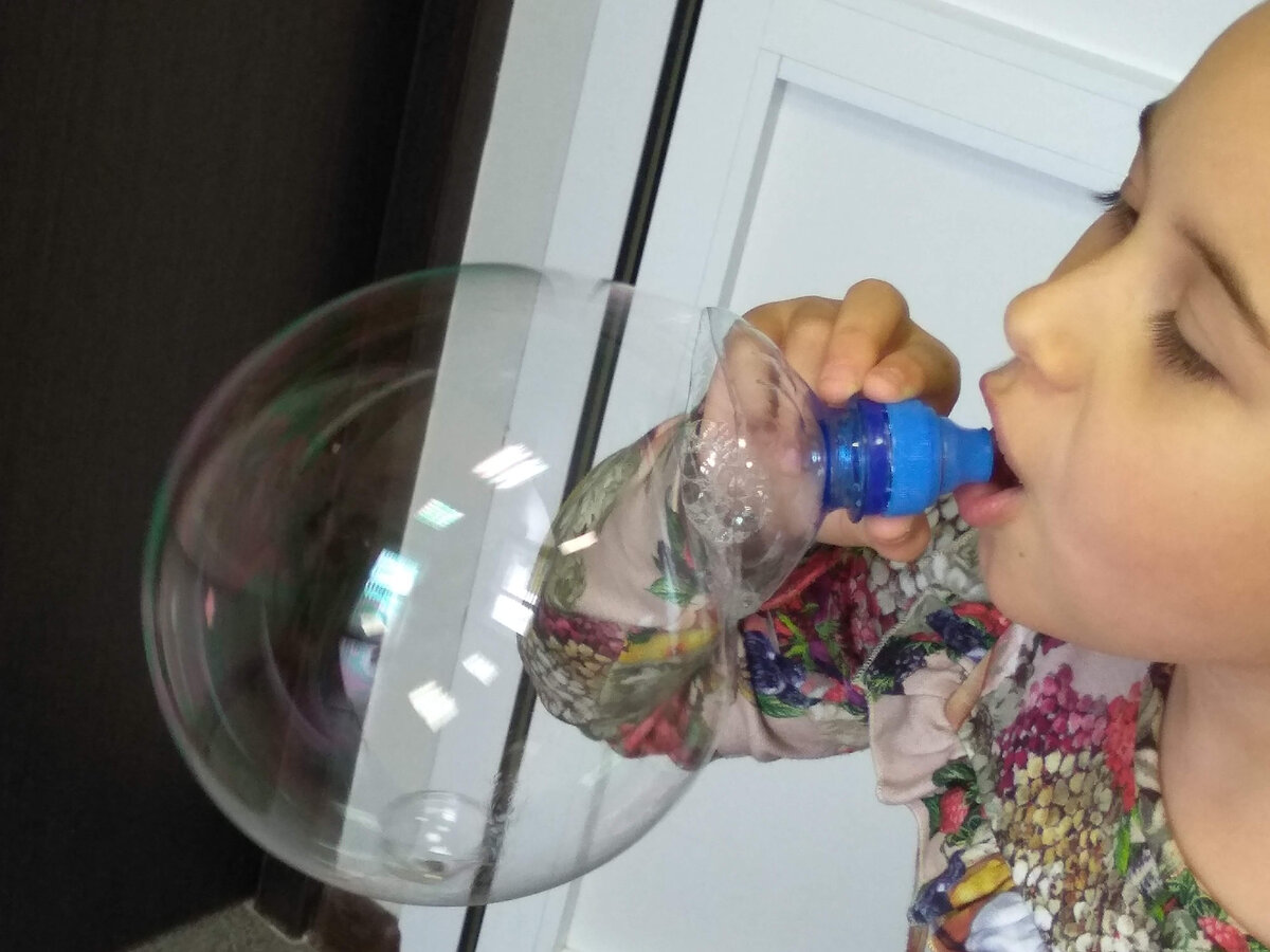 Рамка из обрезанной бутылки