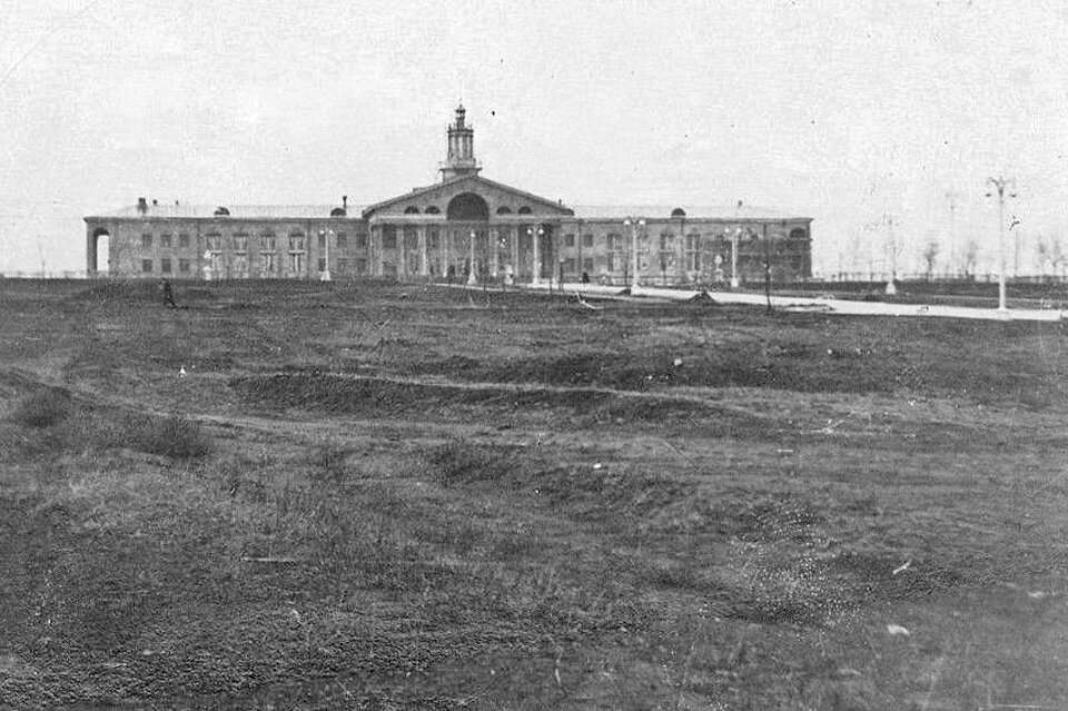 Новое здание аэровокзала аэропорта Красноярск, 1954 г.