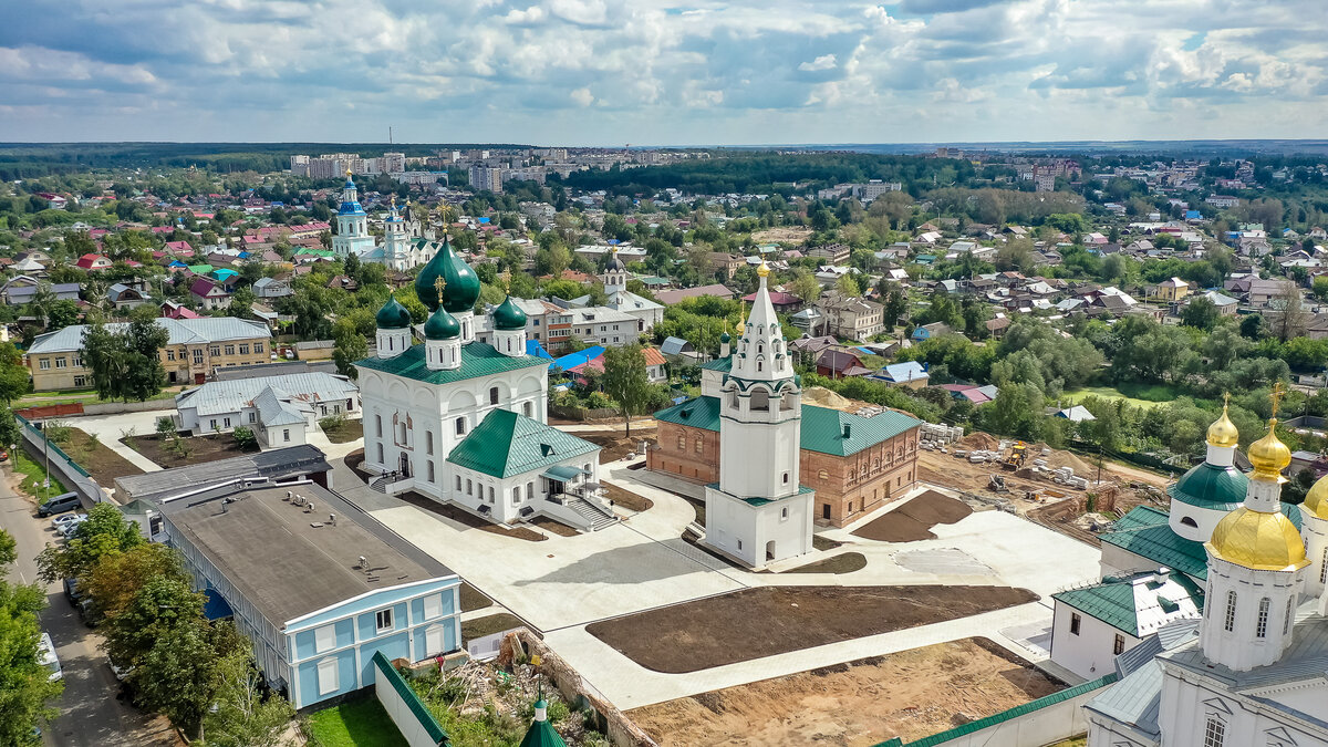 Фото: https://nne.ru/news/mitropolit-georgij-sovershil-velikoe-osvyashhenie-spaso-preobrazhenskogo-sobora-v-arzamase/?utm_source=yxnews&utm_medium=desktop