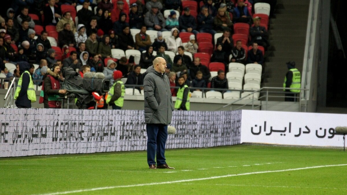     Руководство казанского «Рубина» обсудило с бывшим главным тренером сборной России Станиславом Черчесовым возможное назначение в клуб. Помимо этого, рассматривается возможность назначить на этот пост Мурада Мусаева.