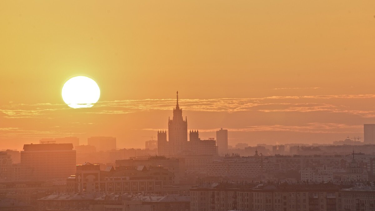    Солнце над Москвой