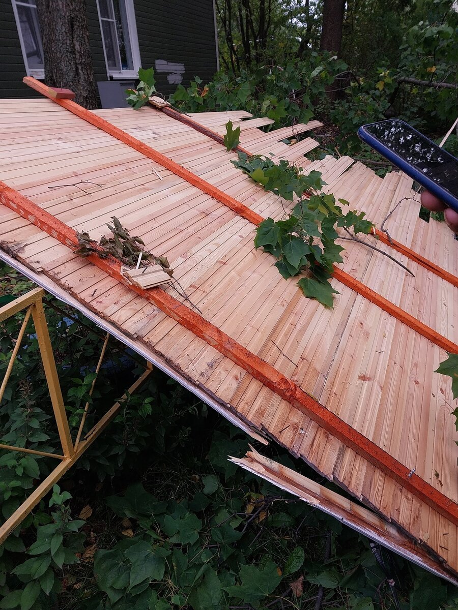    Дом в Петрозаводске пострадал из-за буйства непогодыавтор неизвестен, паблик "Подслушано в ПТЗ | Петрозаводск"