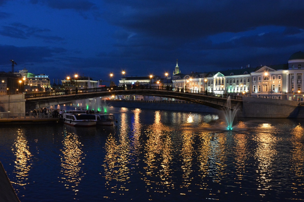 Болотная набережная, Москва