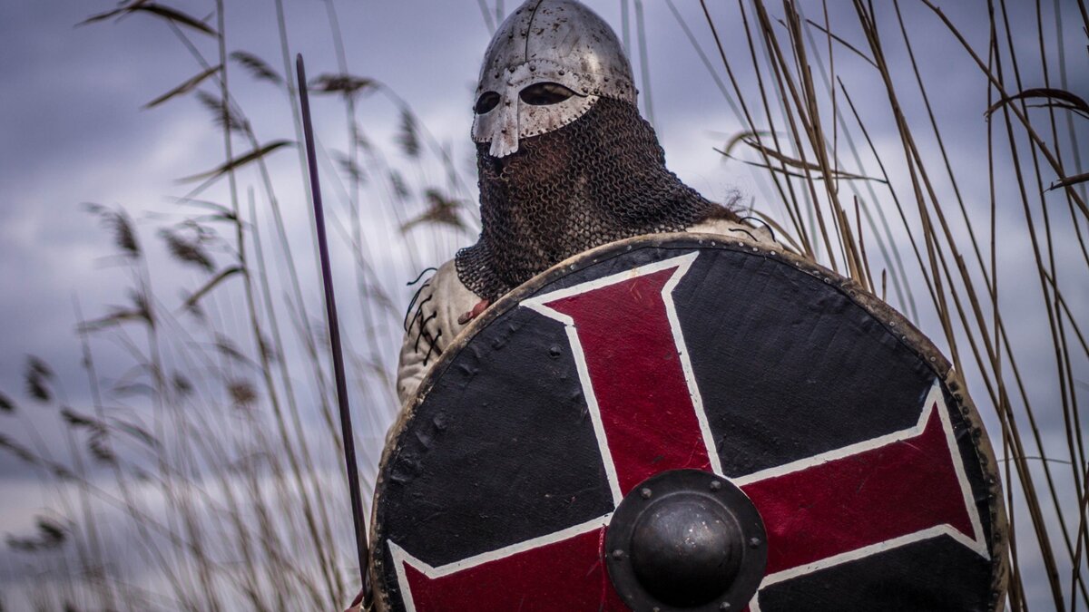 Щитом в левой руке гораздо проще защитить сердце.