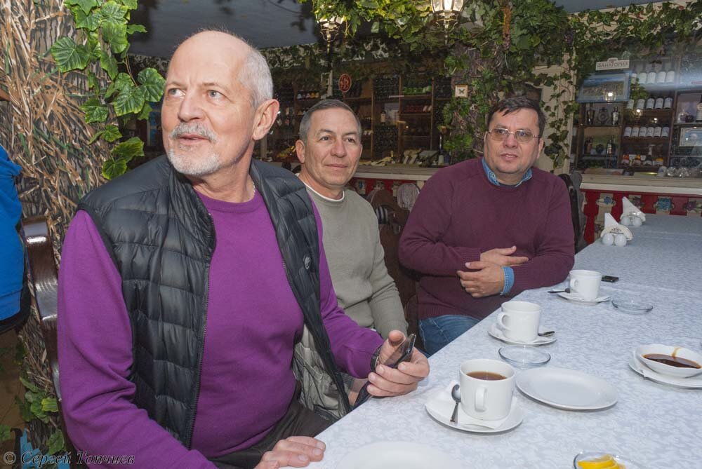 С удивлением ожидают