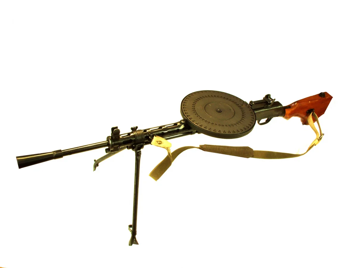 пулемет с диском. ручной пулемёт дегтярёва рпд 27. диск дп27 пулемет дегтярева. ручной пулемёт дегтярёва дп27. ручной пулемет дегтярева (дп-27).