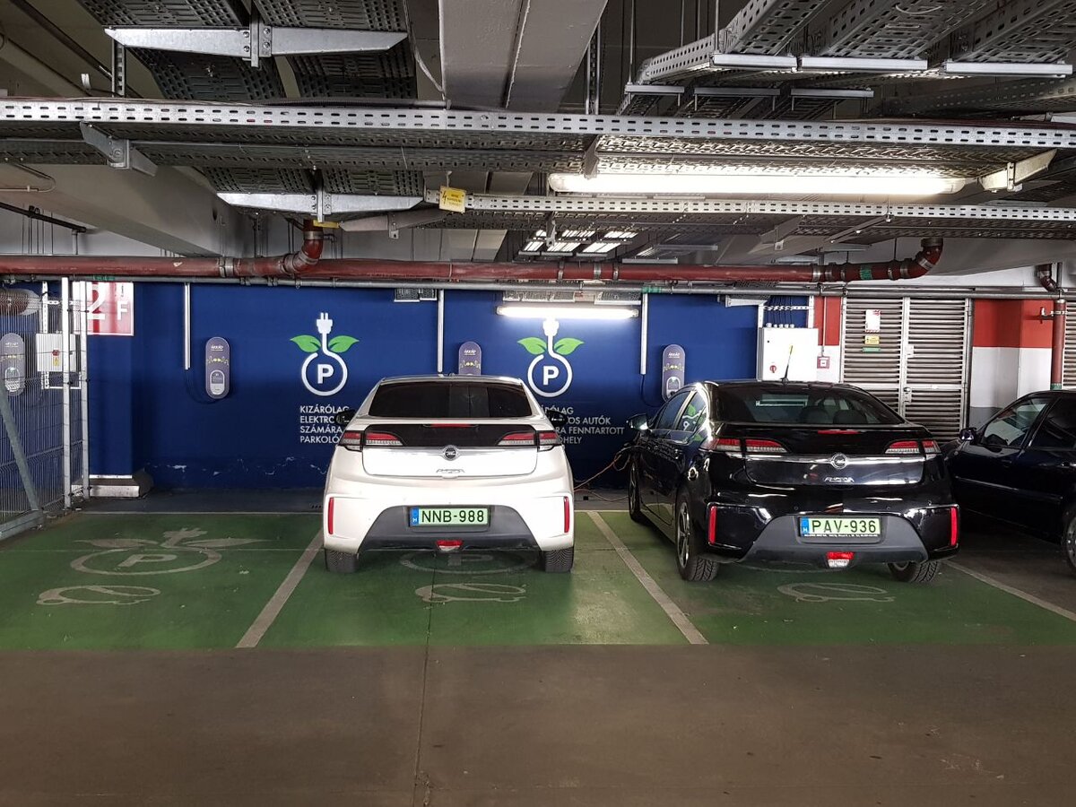 Даже во всех ТЦ Европы бесплатные зарядки