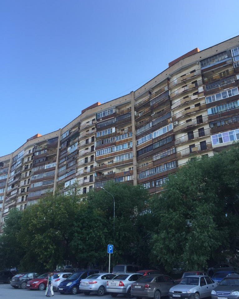 улица Республики, дом 92 строился с 1974 по 1982 год.