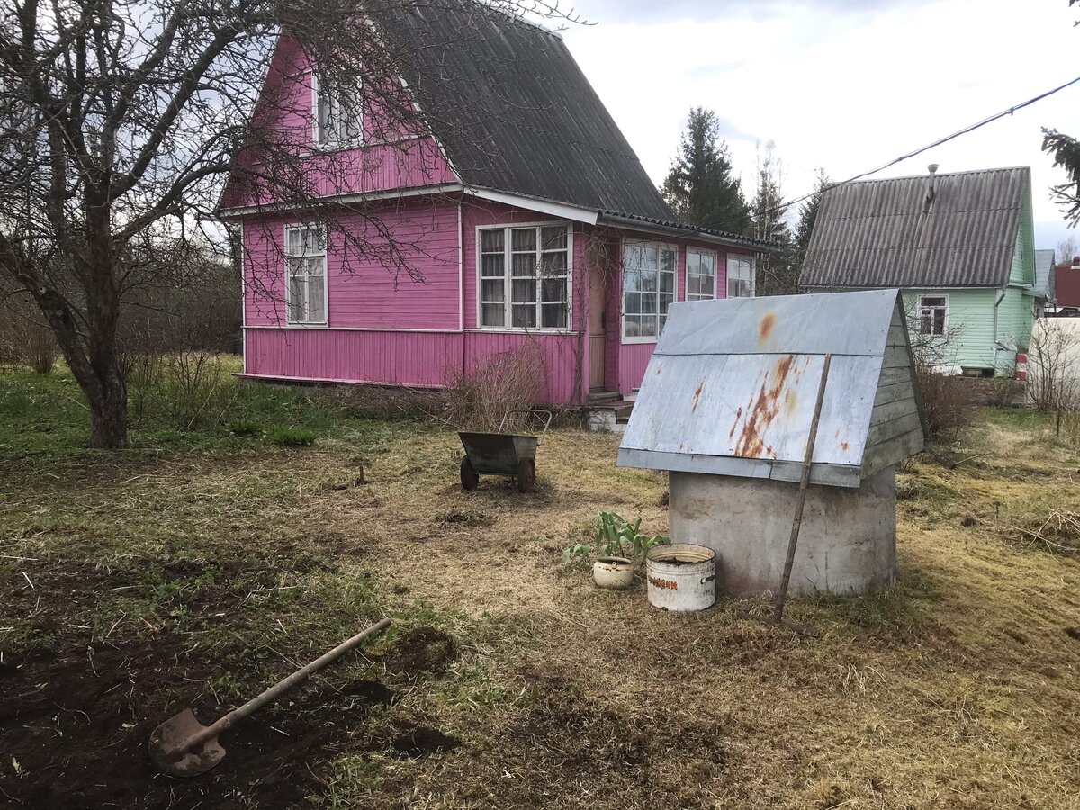 Домик 54 квадратных метра (второй этаж правда не доделан) и колодец