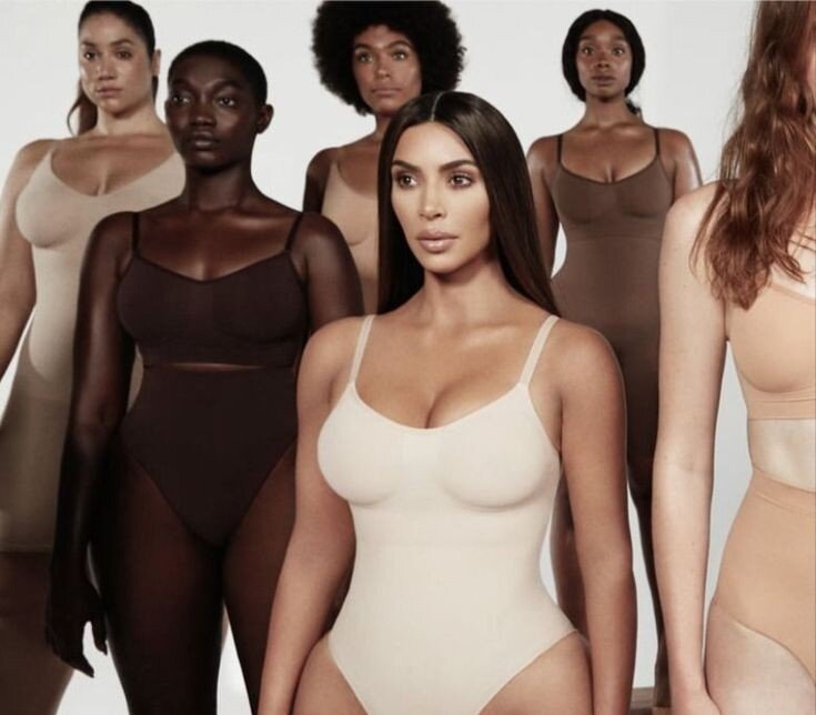 реклама нижнего белья Ким Кардашьян
