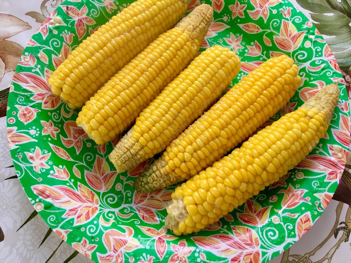 Сладость кукурузу. Кукуруза сладкая. Вареная кукуруза. Горячая сладкая кукуруза. Горячая кукуруза вареная.