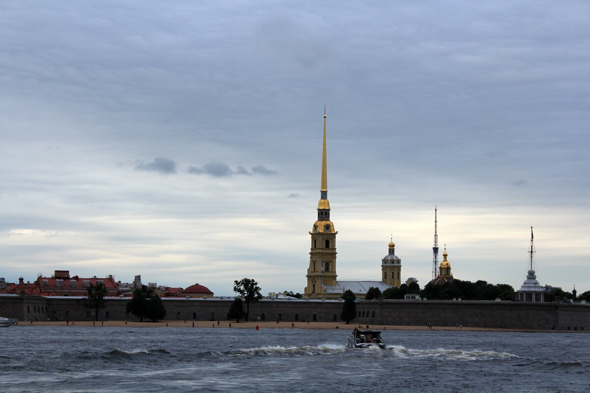 Нева. Петропавловская крепость