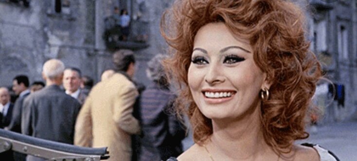 Когда я приехала жить в Неаполь, мне не очень нравилось, что незнакомые мне люди или друзья мужа, которых я вижу раз в пару месяцев меня целовали. И я встречала, и знаю много итальянцев, которые ведут себя сдержанно