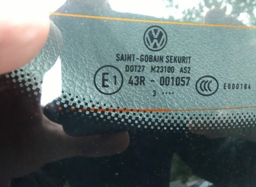 Внизу указан год выпуска стекла, а именно 3 . . . .  - это значит 2003 год