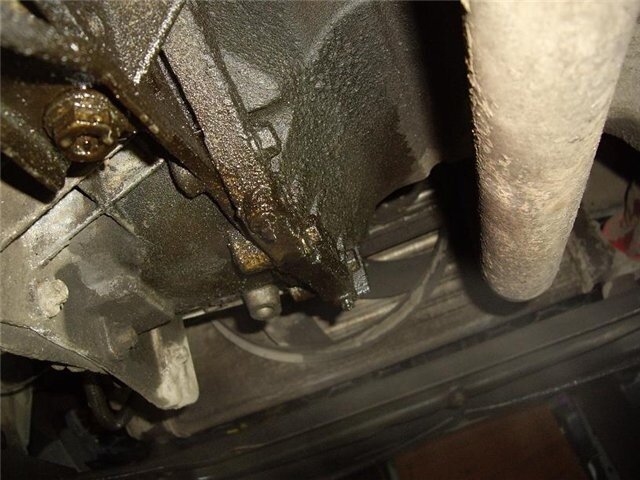 Течь масла через сальник