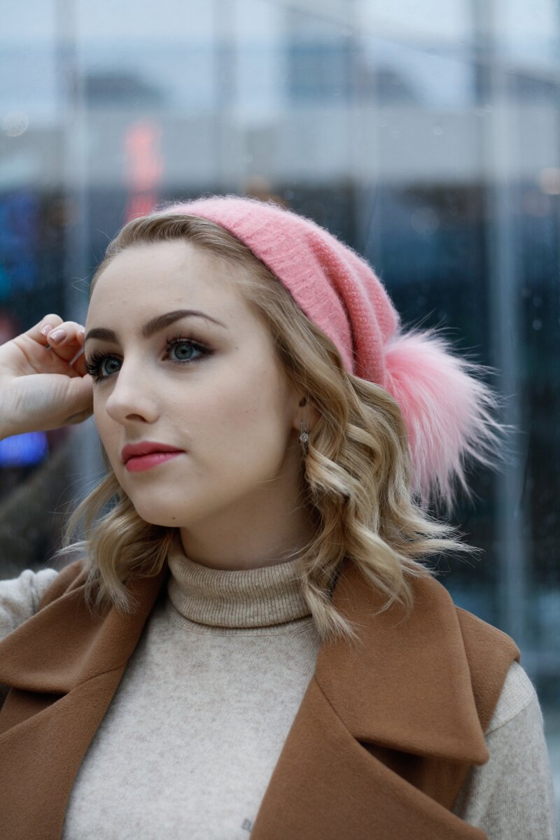 Россия, Москва, 2020. Модель: Ксюша Соколова, фотограф: Оля Петрунина. Шапка: Rusangora