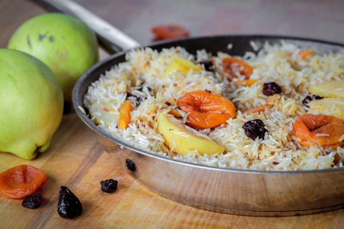 Армянский плов с курагой и изюмом