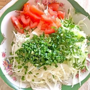 Вкусный салат Царский из слабосоленой семги