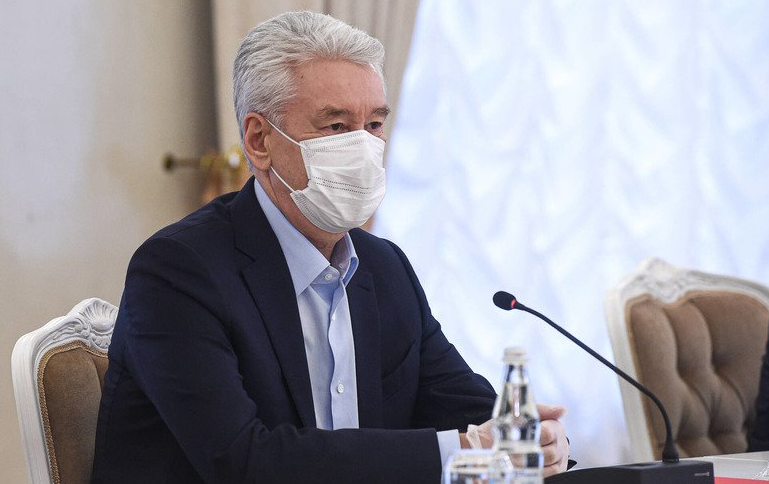 https://deti.mail.ru/news/sobyanin-dopustil-vozvrashenie-k-distancionnomu-ob/