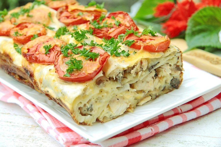 Пирог из лаваша с грибами, курицей и сыром