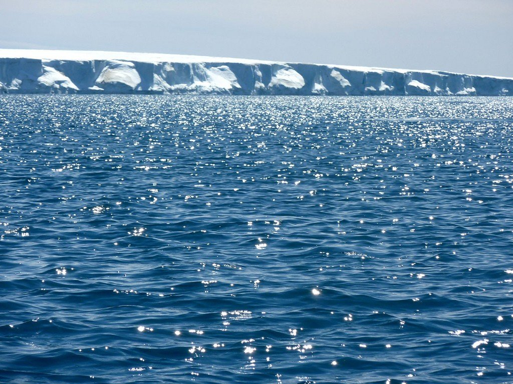 Моря тихого и северного ледовитого океана. Антарктида море Лазарева. Море Лазарева. Лазарев на море. Море Рисер-Ларсена.