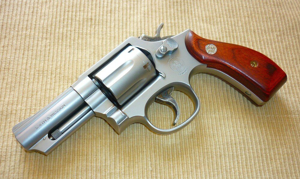 Револьвер смит-вессон русский. Smith wesson 38 special. Smith & wesson 686 competitor. Smith & wesson. Smith & wesson model 360pd.
