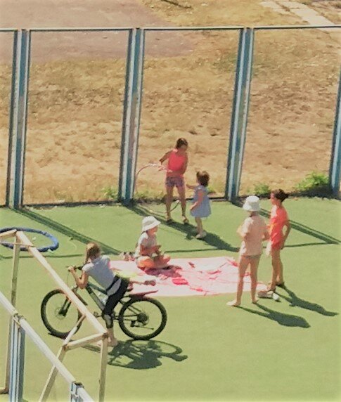 У девчонок пикник