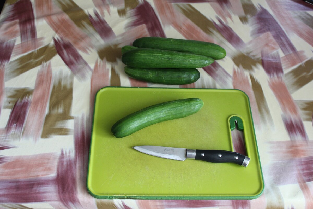 Сейчас что-нибудь сбацаем из огурцов.