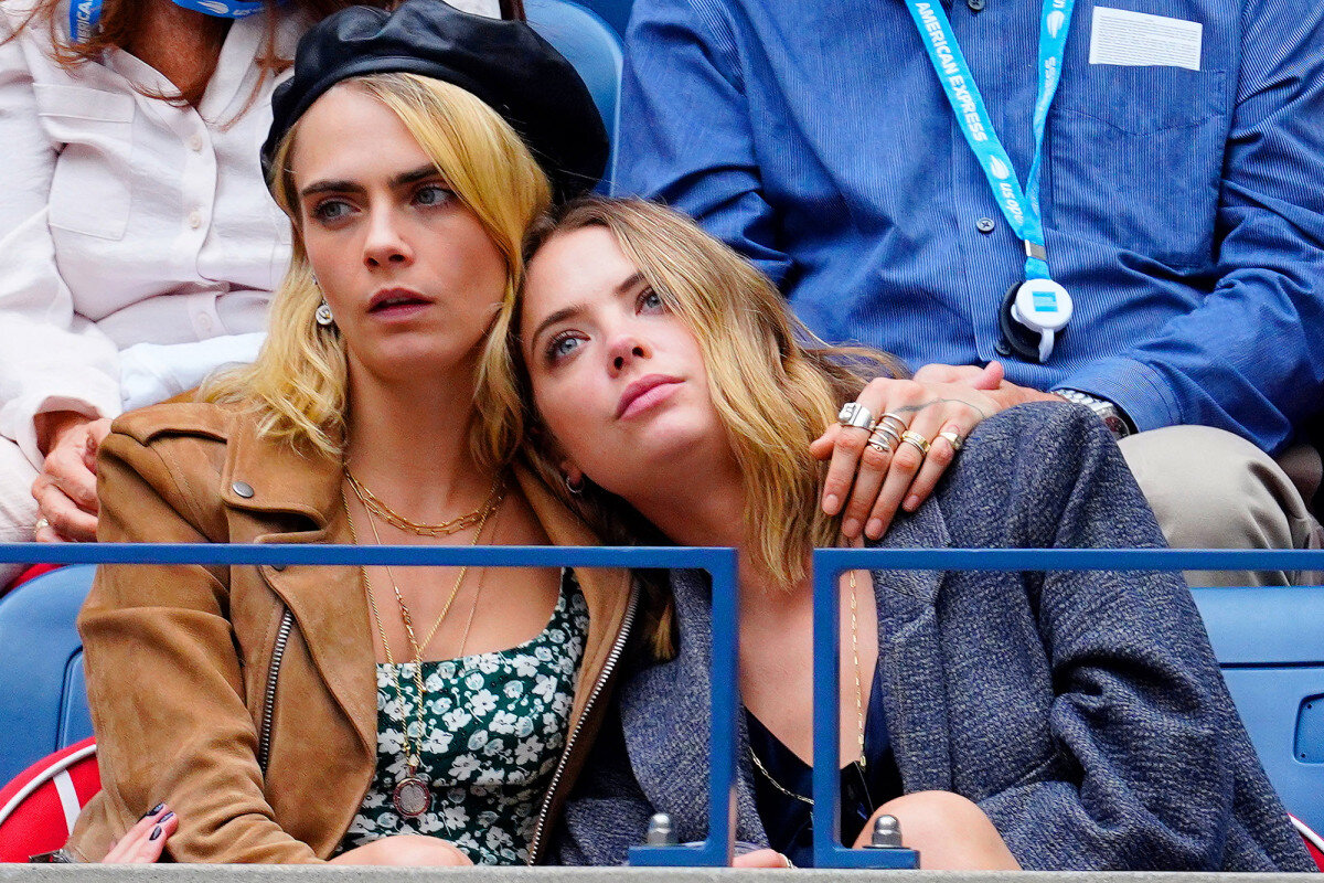 Ashley Benson cara Delevingne