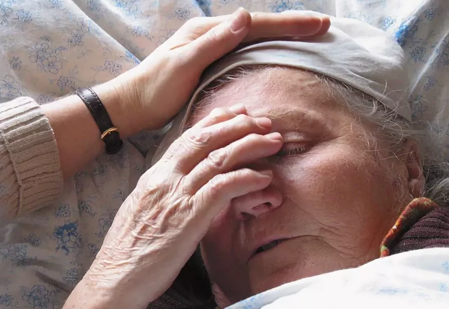 Головные боли и у тех, кто ухаживает, и у тех, кто лежит.