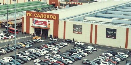 Самый большой рынок дешевых подделок) от сюда везут вещи по всей России