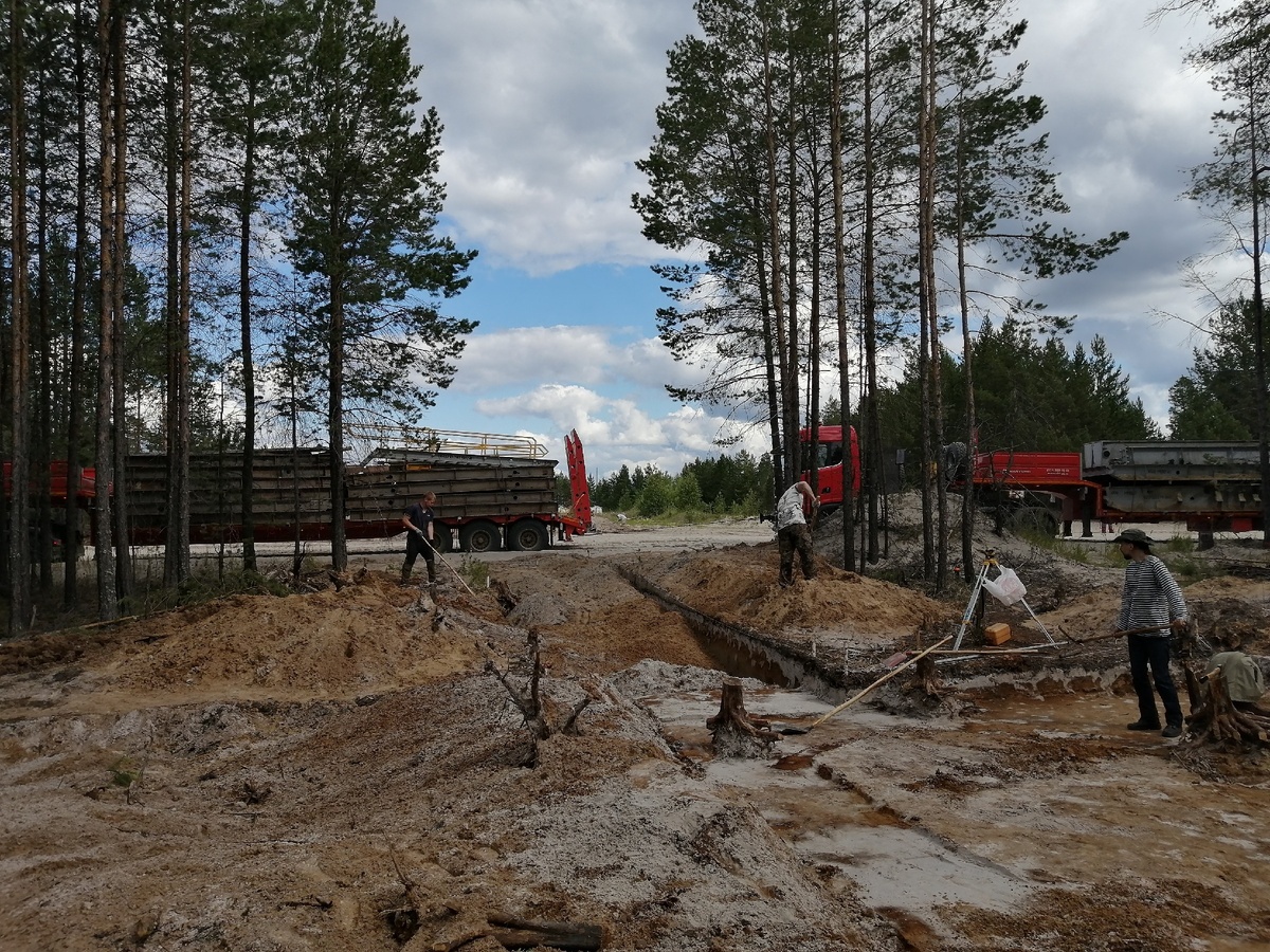 Работаем мы, работают и нефтяники с дорожниками 