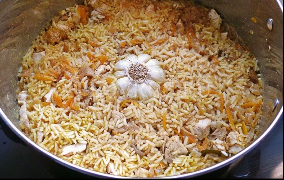 Настоящий плов готовится в казане. Фото: plovrus.ru