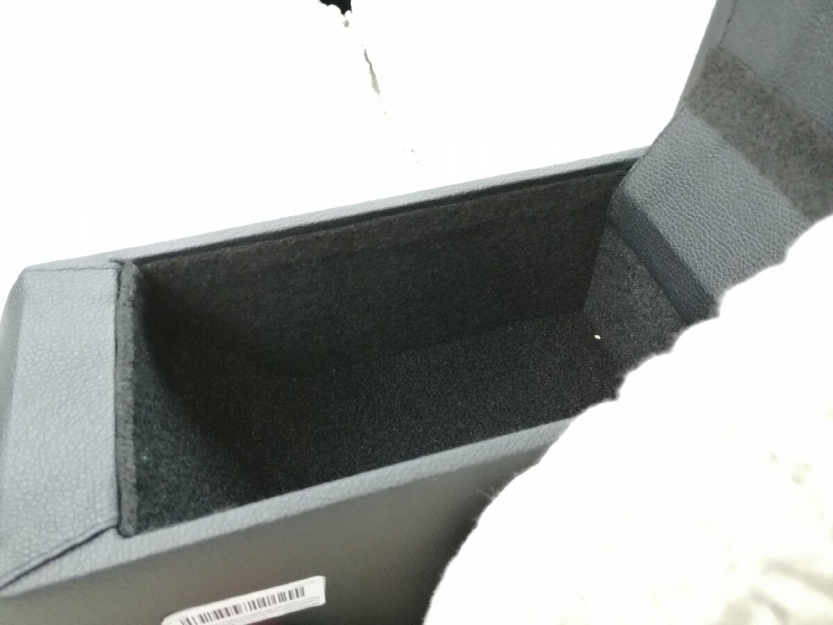 Подлокотник для Лады Гранта в интерьере. Единственное удобство - дополнительный ящик. Фото Светы Давыдовой