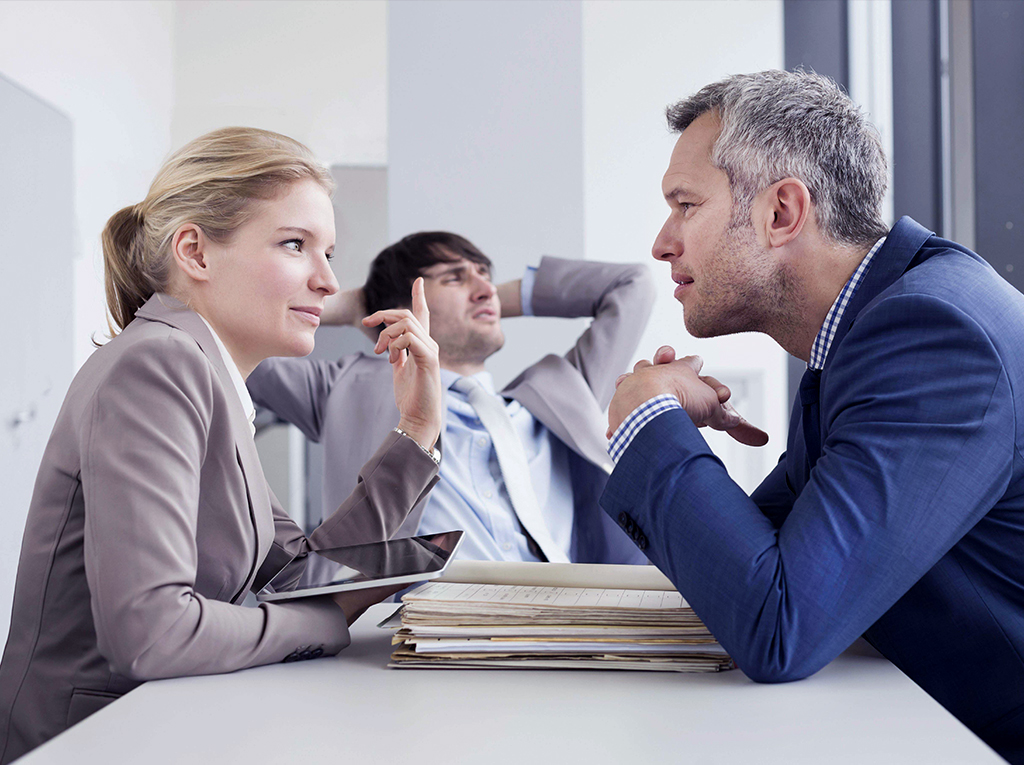 Общение с клиентами в офисе. Деловое общение. Диалог между сотрудниками. Профессиональное общение. Межгрупповой конфликт.