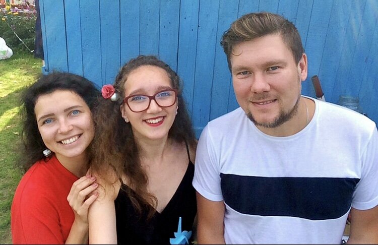 Автор со старшим братом и младшей сестрой не устают делать мир светлей! 😁😁😁👍👍👍