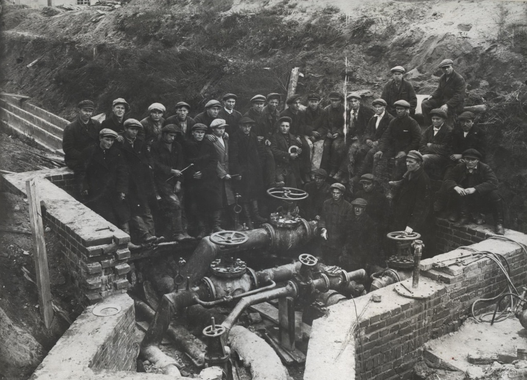 Монтаж паропровода (1928 г.)