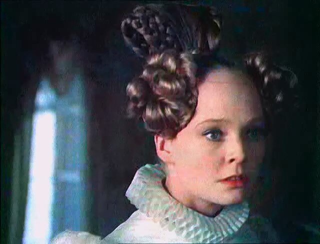 Советский фильм «Красное и чёрное» – парад нарядов, причёсок и шляпок эпохи бидермейер (конец 1820-х)